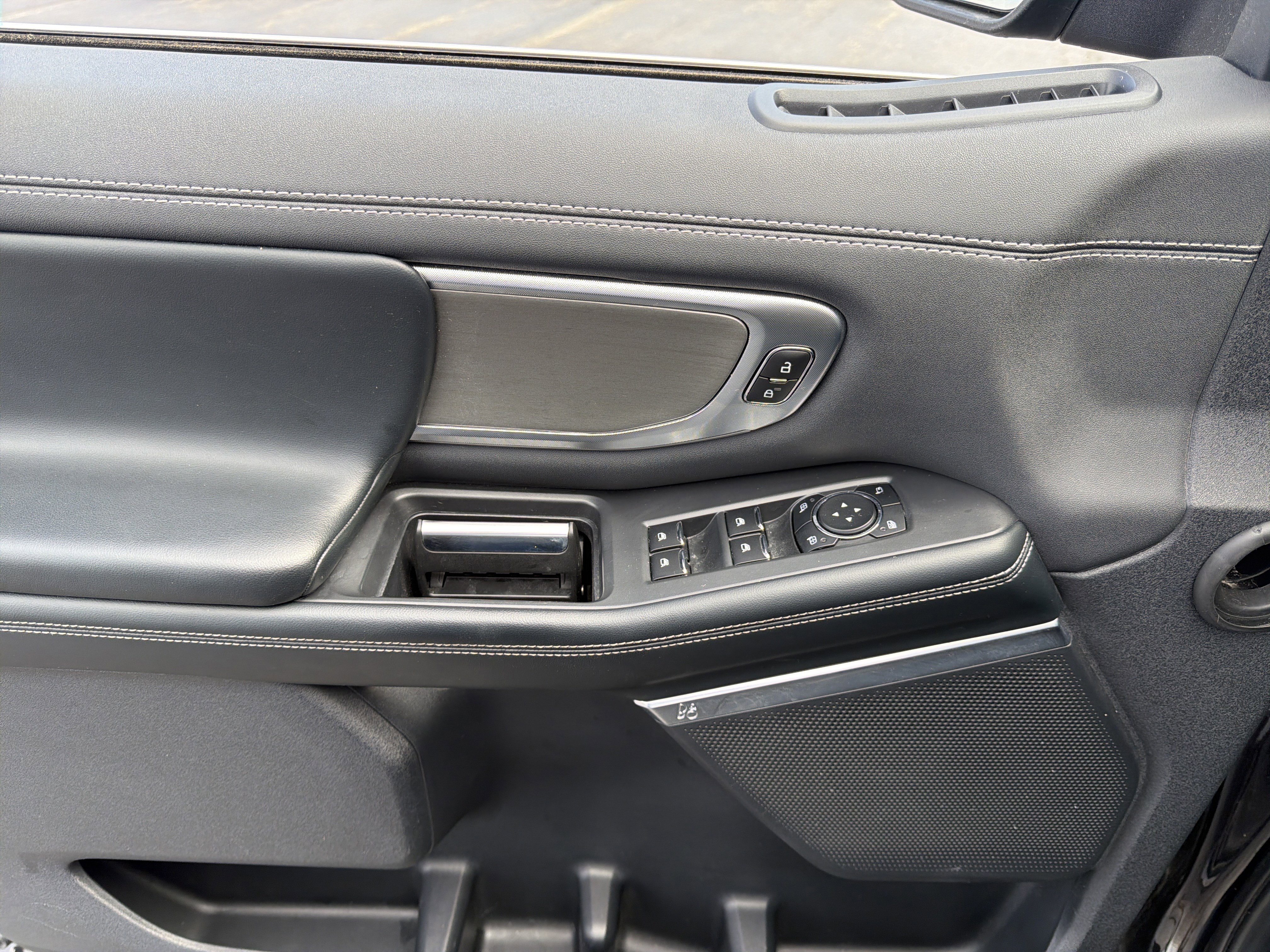 Used 2025 Ford Expedition Max Platinum AWD/4WD image 24