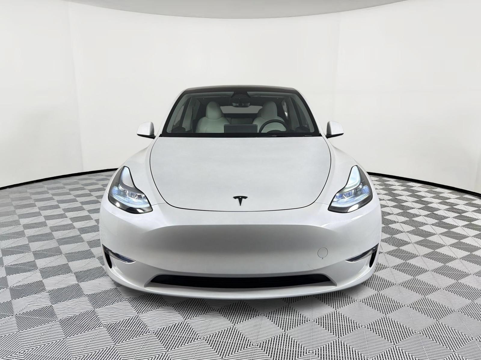 Used 2024 Tesla Model Y Long Range AWD/4WD image 6