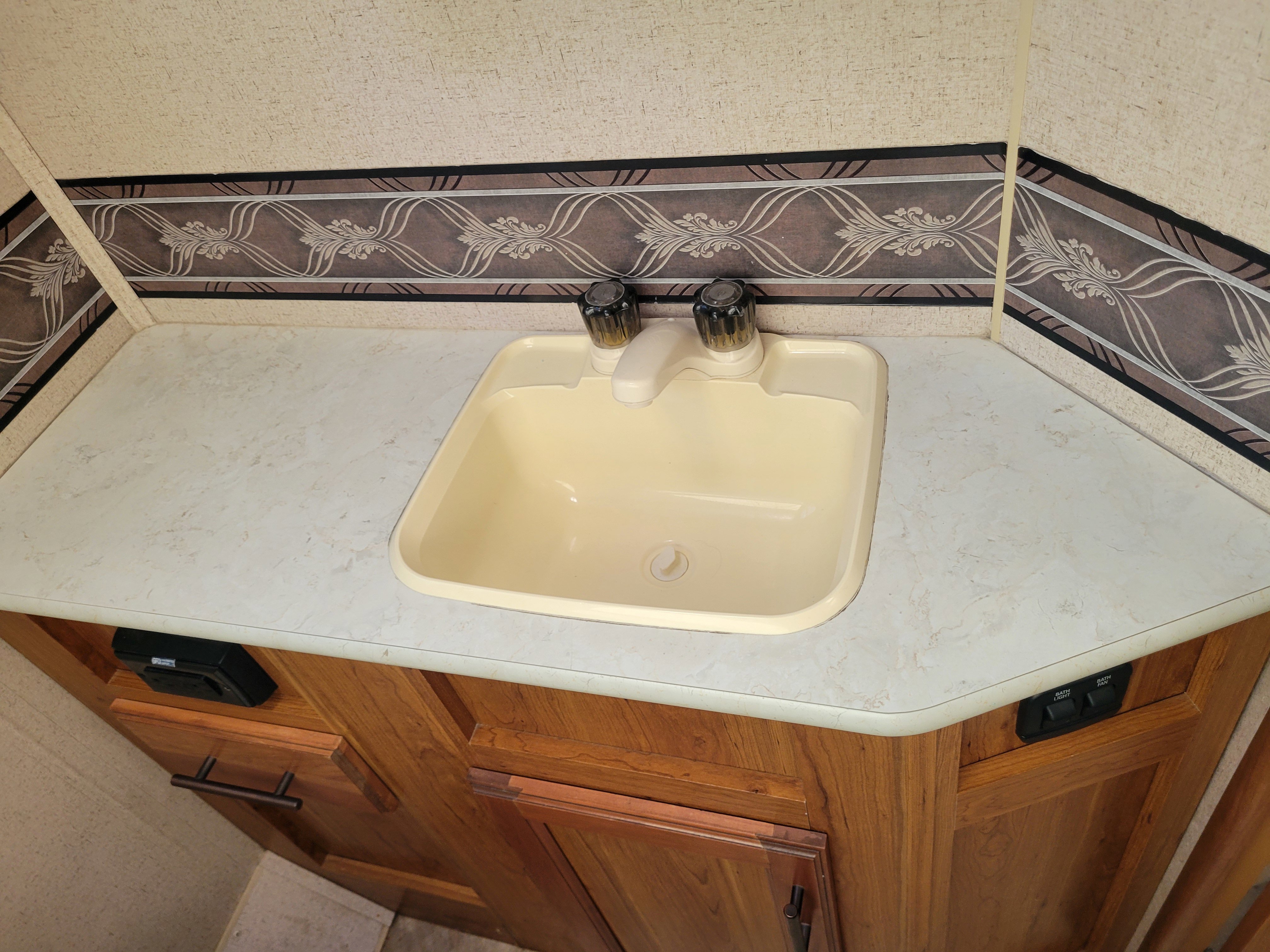 Used 2016 Ford E-450 and Econoline 450 Super Duty w/ Motorhome Prep Package RWD image 22