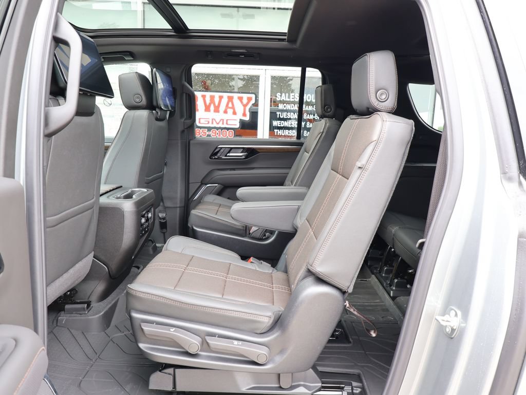 New 2026 Chevrolet Suburban High Country AWD/4WD image 28