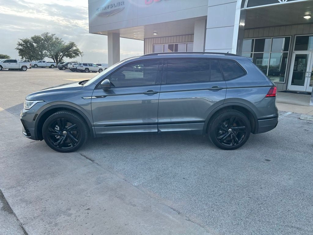 Used 2024 Volkswagen Tiguan SE R-Line w/ MDO Package, Three-Row FWD image 3