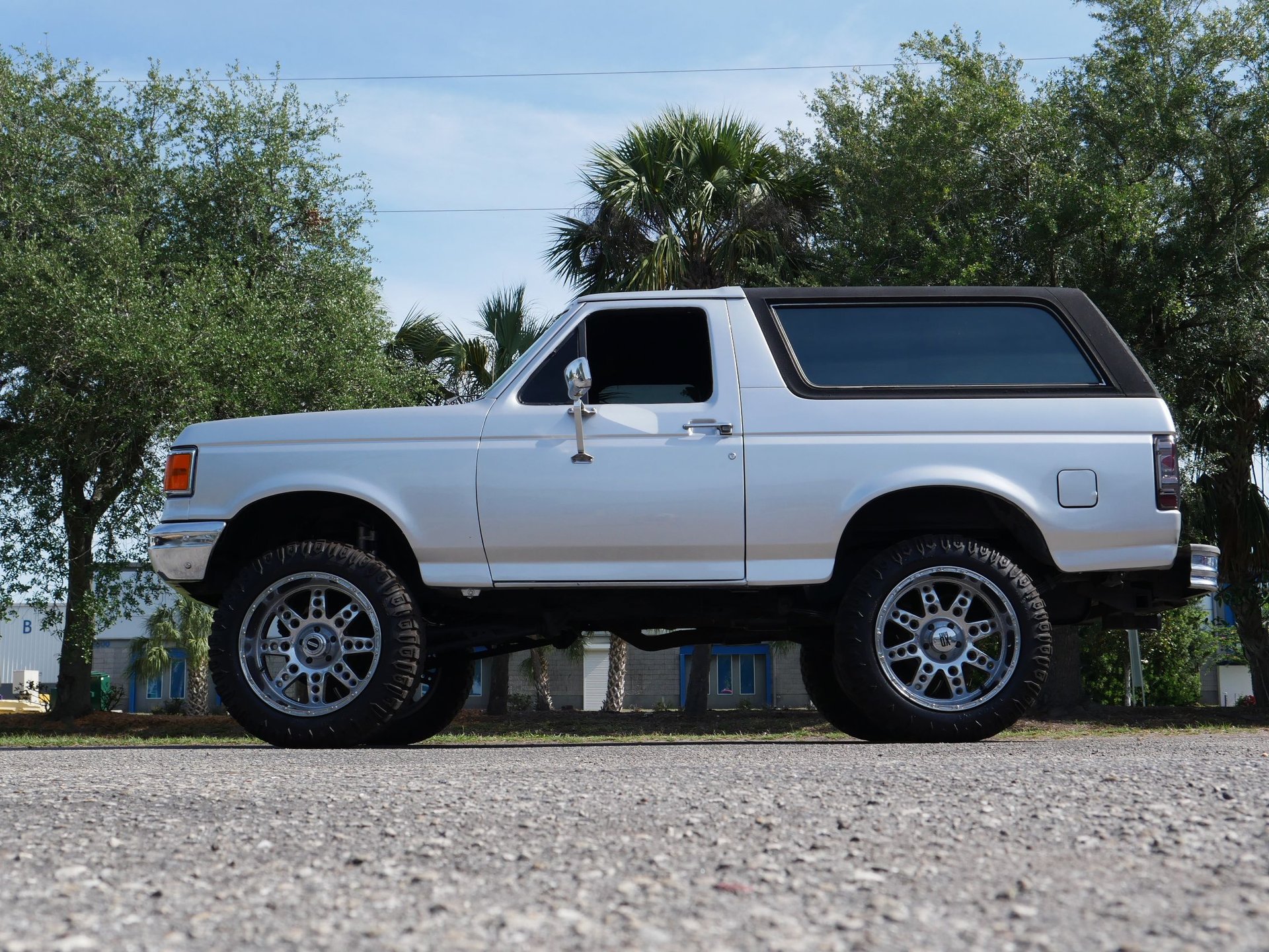 Used 1990 Ford Bronco AWD/4WD image 13