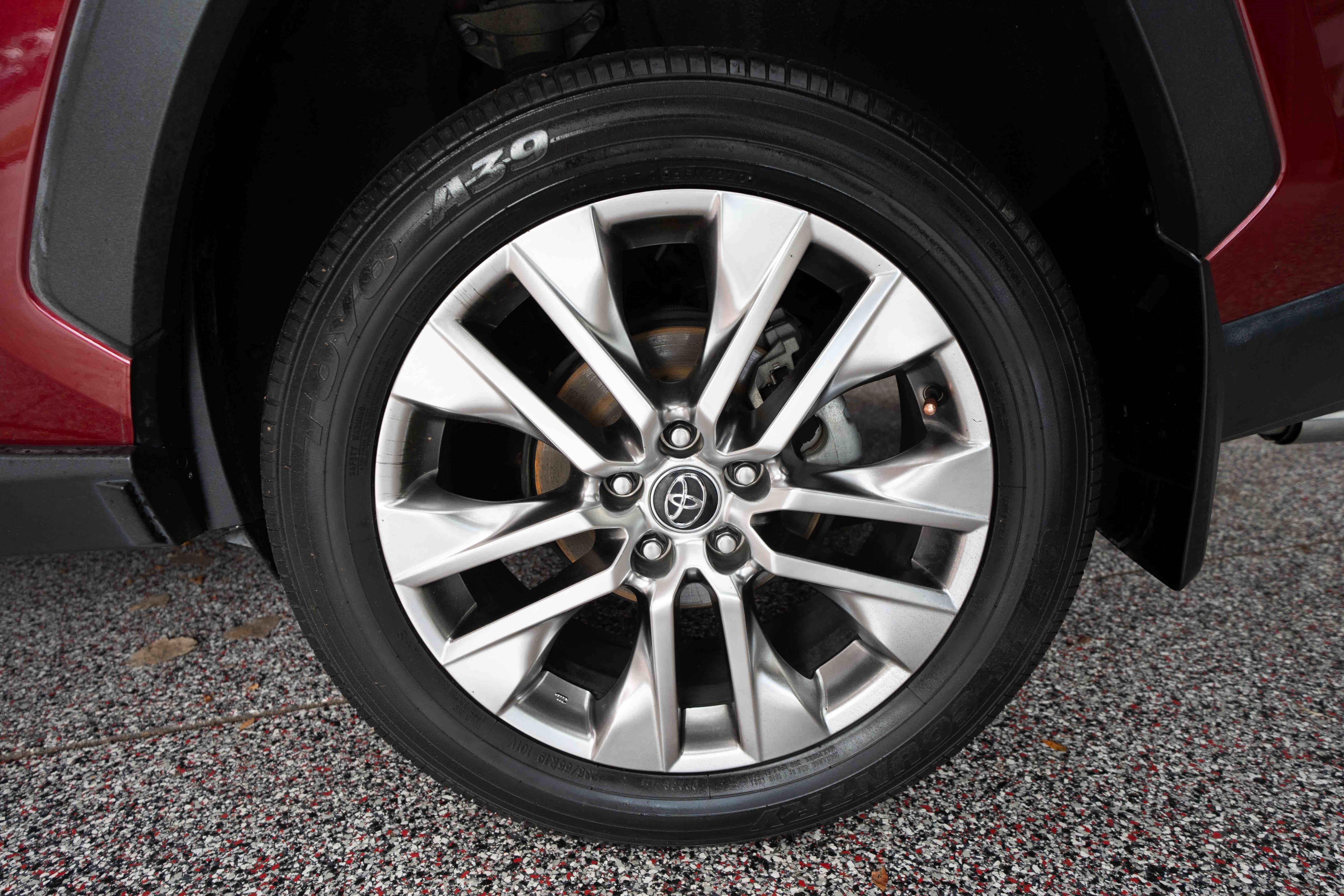 Certified 2020 Toyota RAV4 XLE Premium AWD/4WD image 31