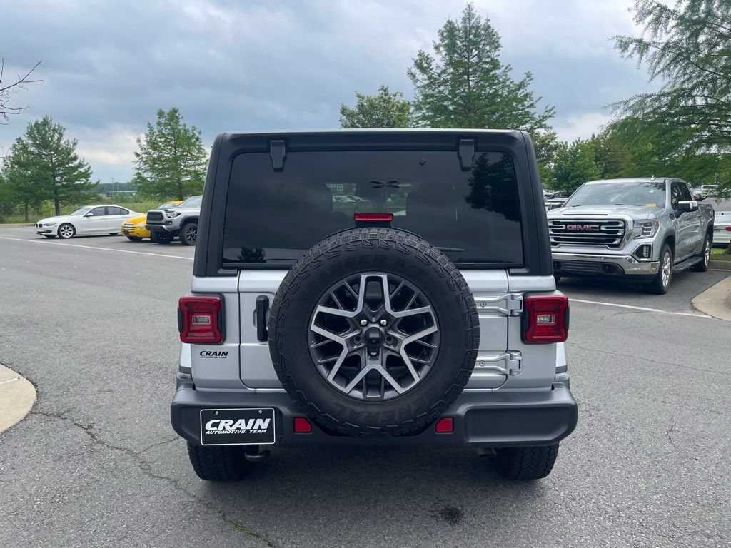Used 2024 Jeep Wrangler Unlimited Sahara AWD/4WD image 6
