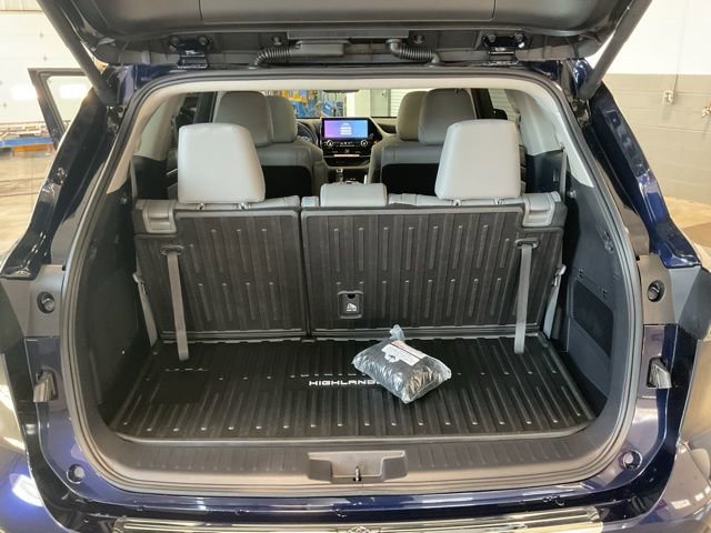 Used 2026 Toyota Highlander Platinum image 21