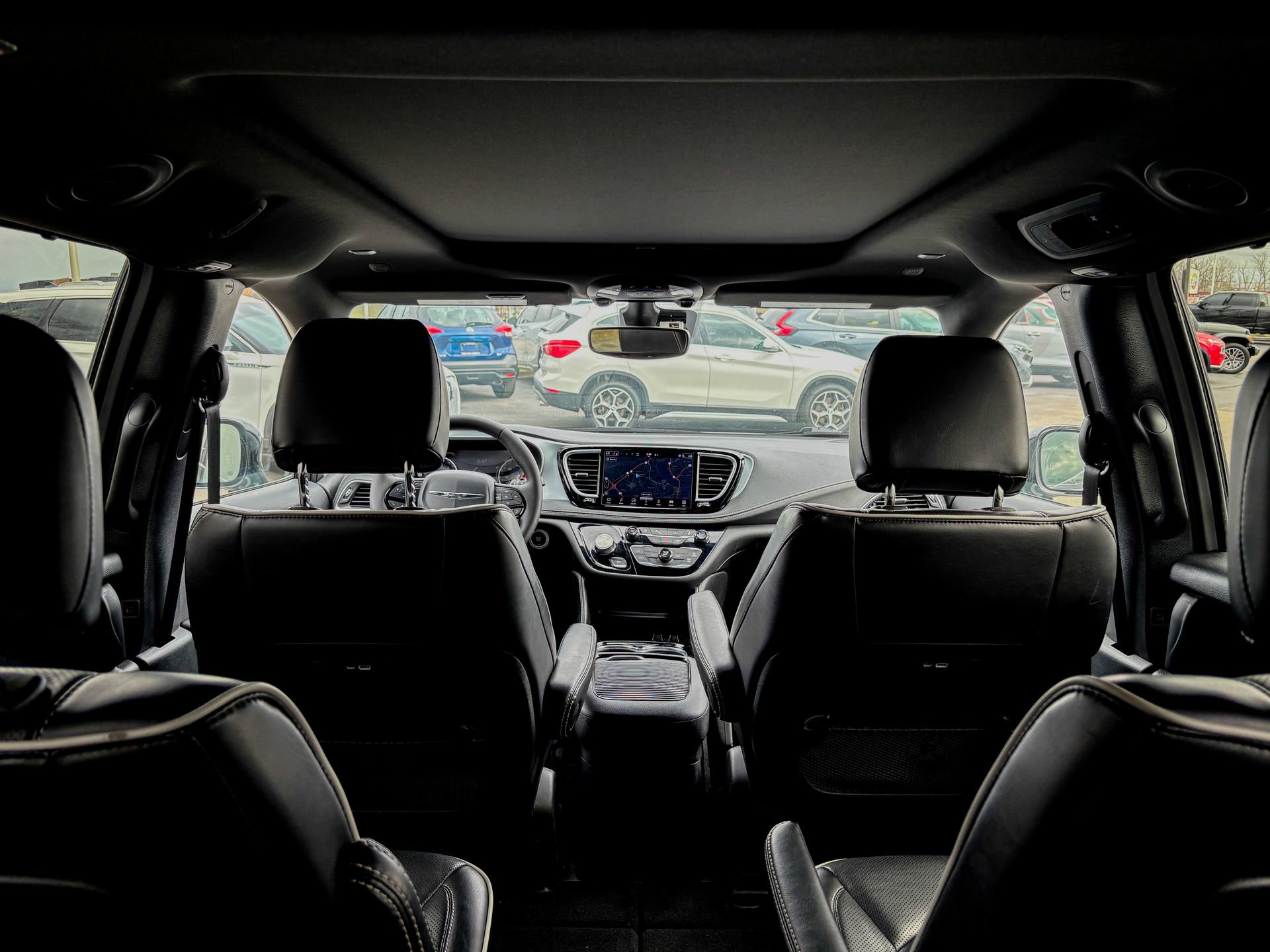 Used 2025 Chrysler Pacifica Limited image 24