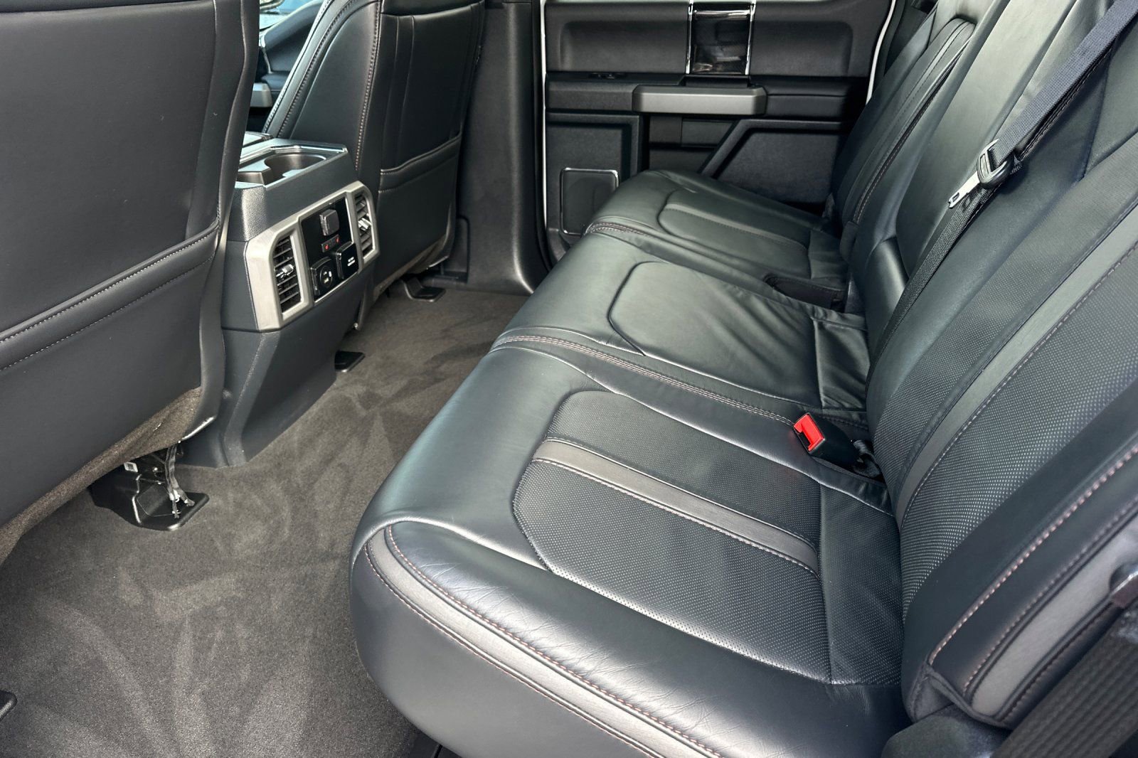 Used 2022 Ford F350 Platinum image 12