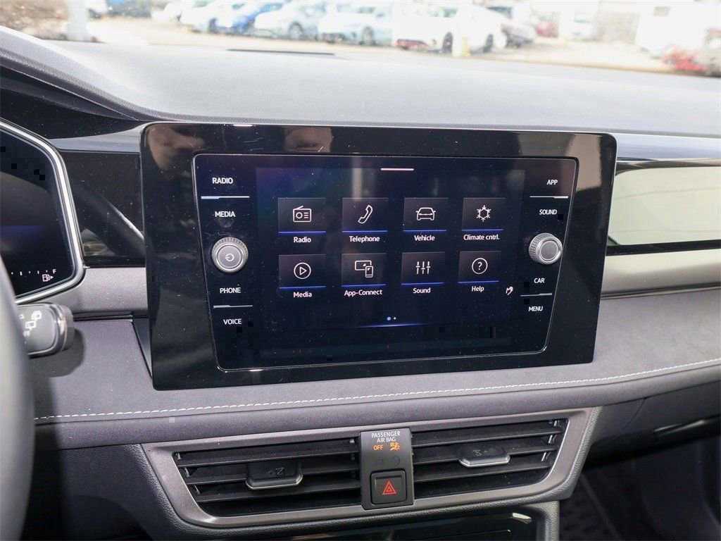 New 2025 Volkswagen Taos SE image 18