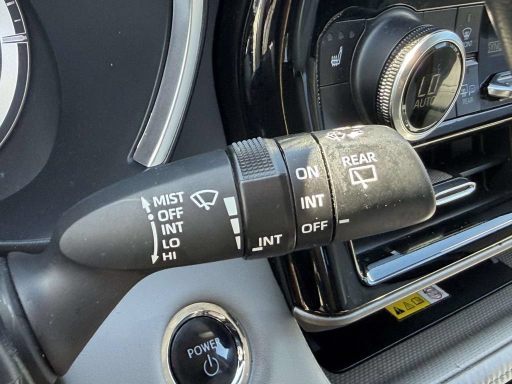 Used 2023 Toyota Highlander XLE AWD/4WD image 32