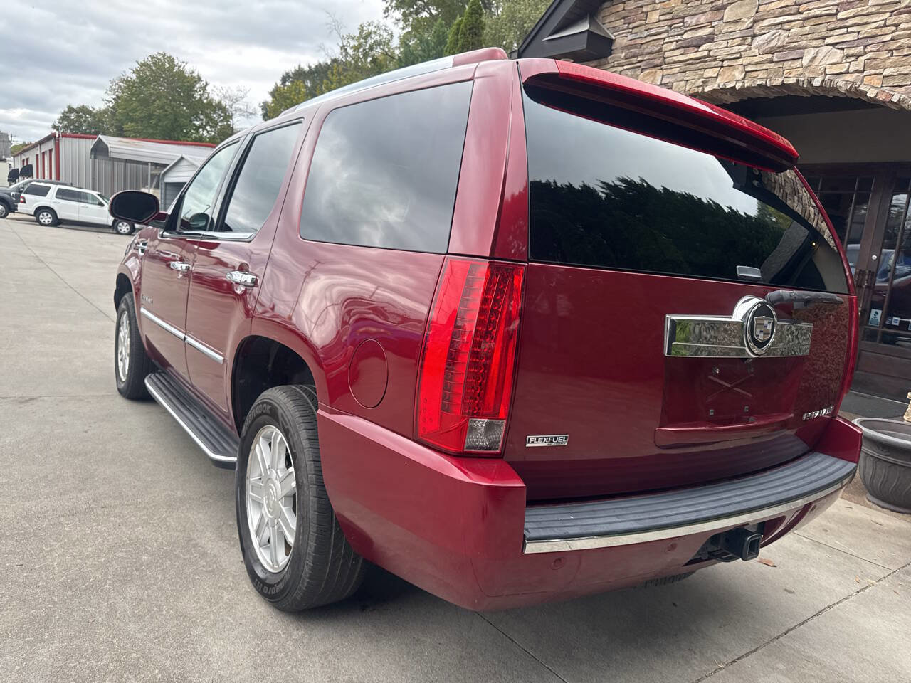 Used 2009 Cadillac Escalade AWD image 3