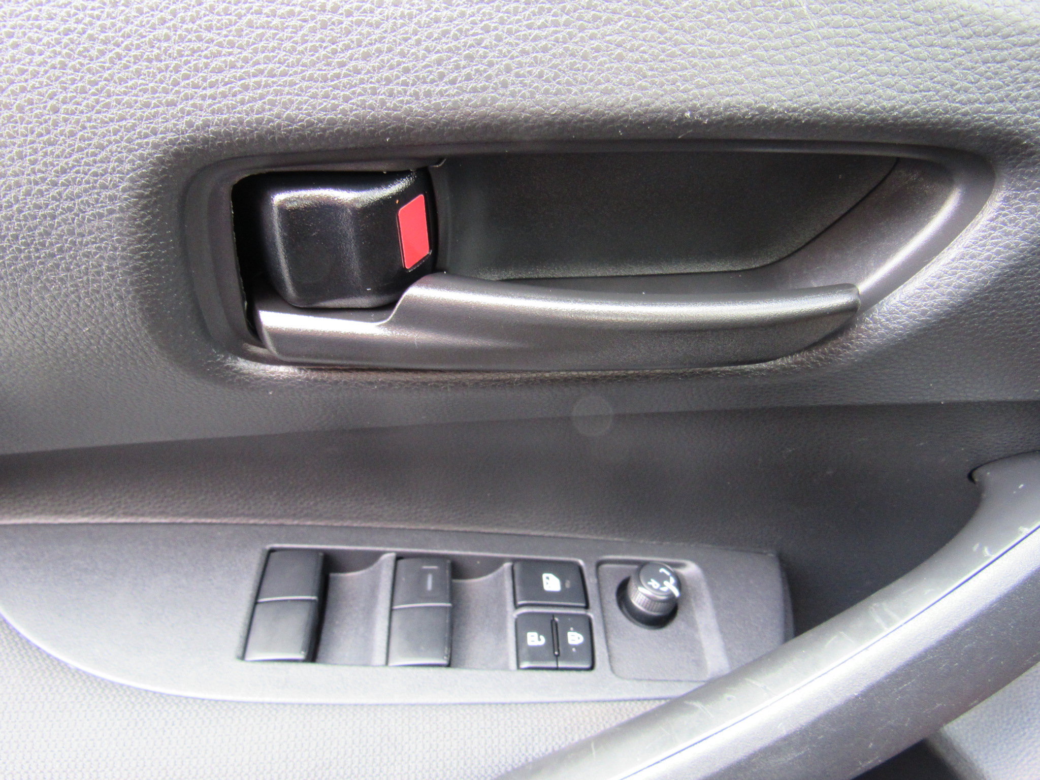 Used 2024 Toyota Corolla LE FWD image 13