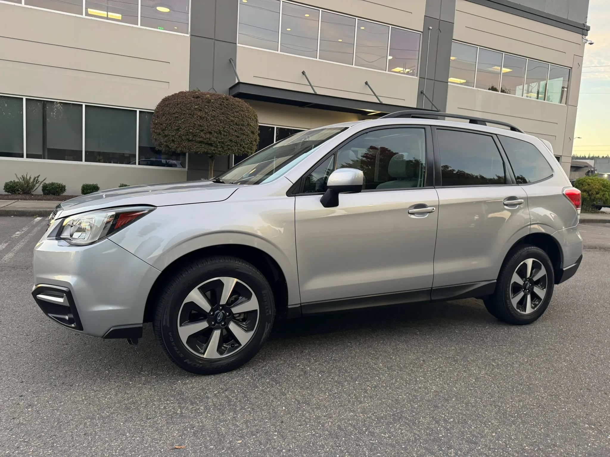 Used 2018 Subaru Forester 2.5i Premium AWD/4WD image 5