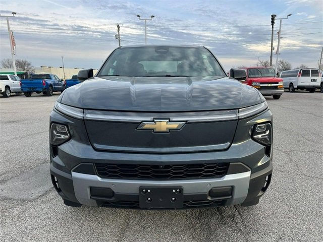 Used 2026 Chevrolet Silverado EV LT image 9