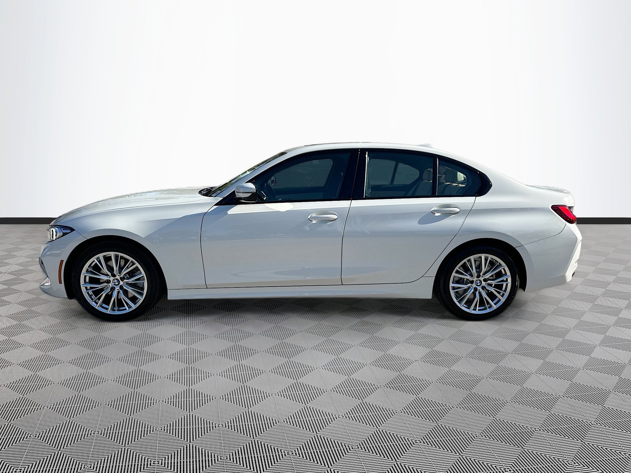 Used 2023 BMW 330i Sedan image 4