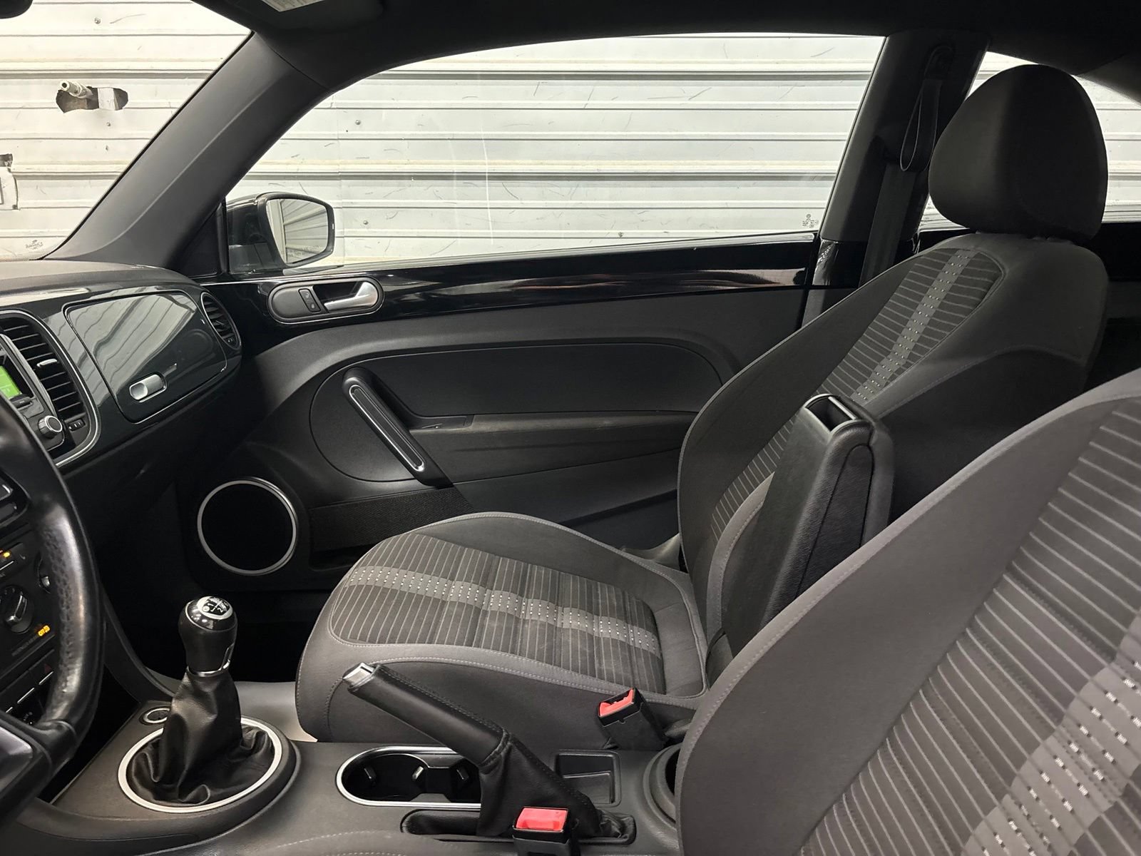 Used 2014 Volkswagen Beetle R-Line FWD image 21
