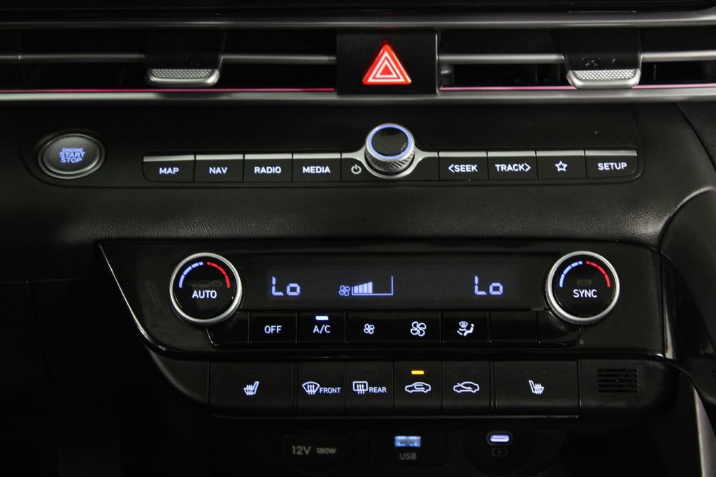 Used 2025 Hyundai Elantra SEL image 20