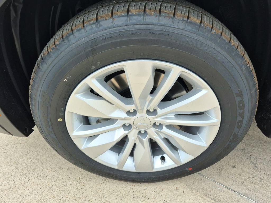 New 2026 Mitsubishi Outlander ES image 26