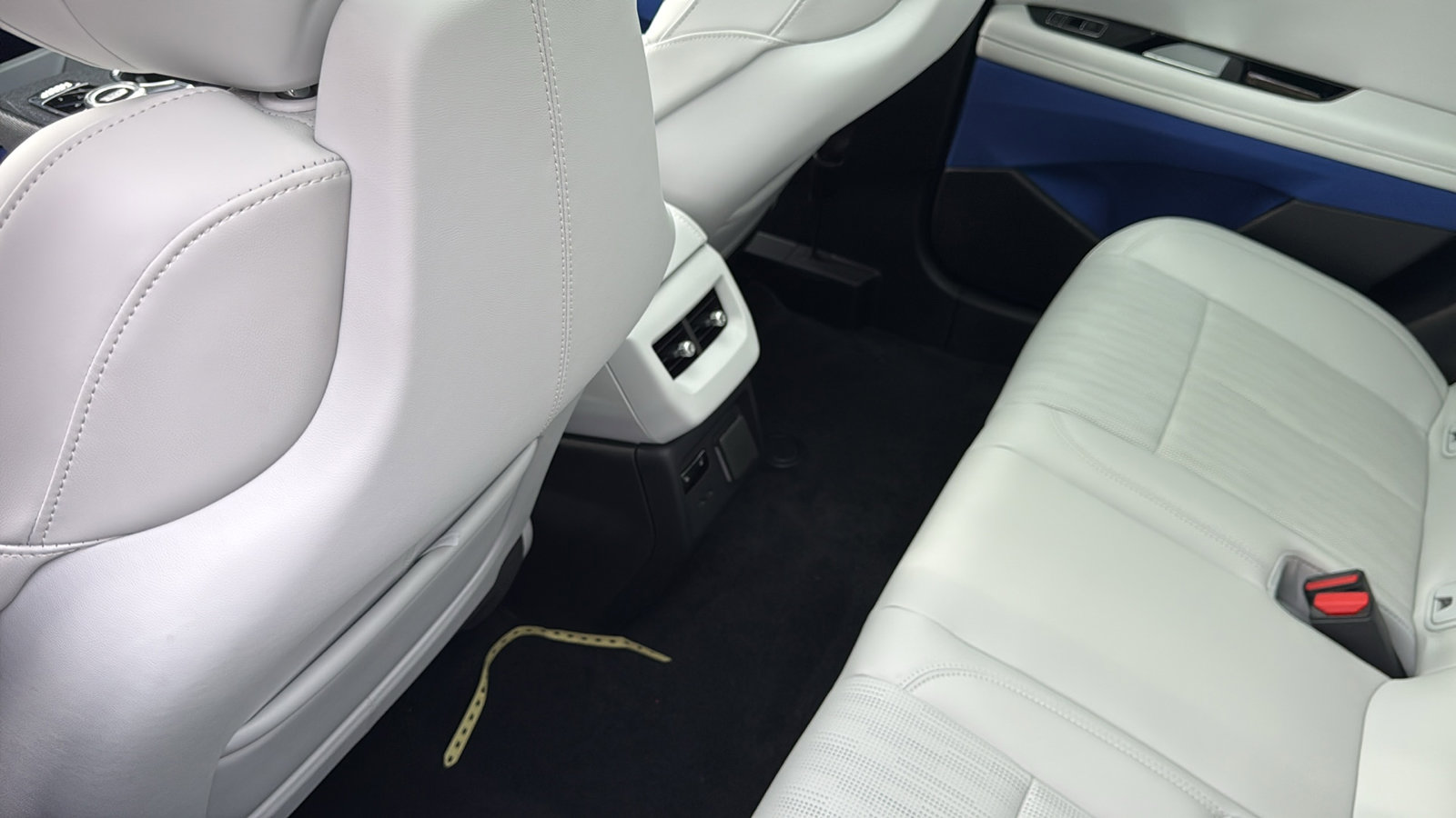 New 2026 Cadillac Optiq Sport 2 image 30