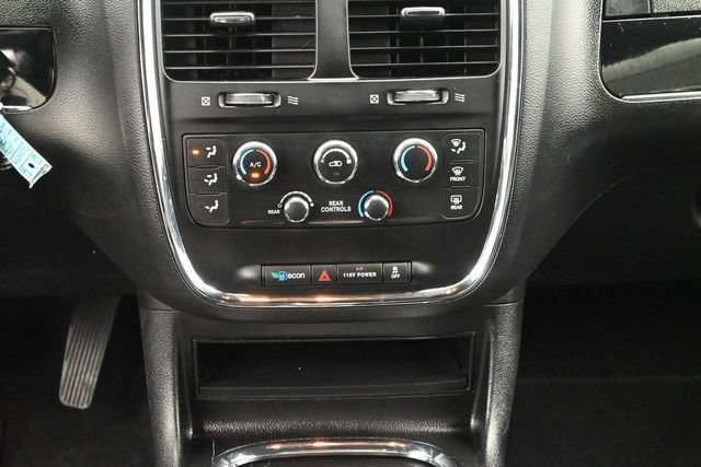 Used 2016 Dodge Grand Caravan SXT FWD image 24
