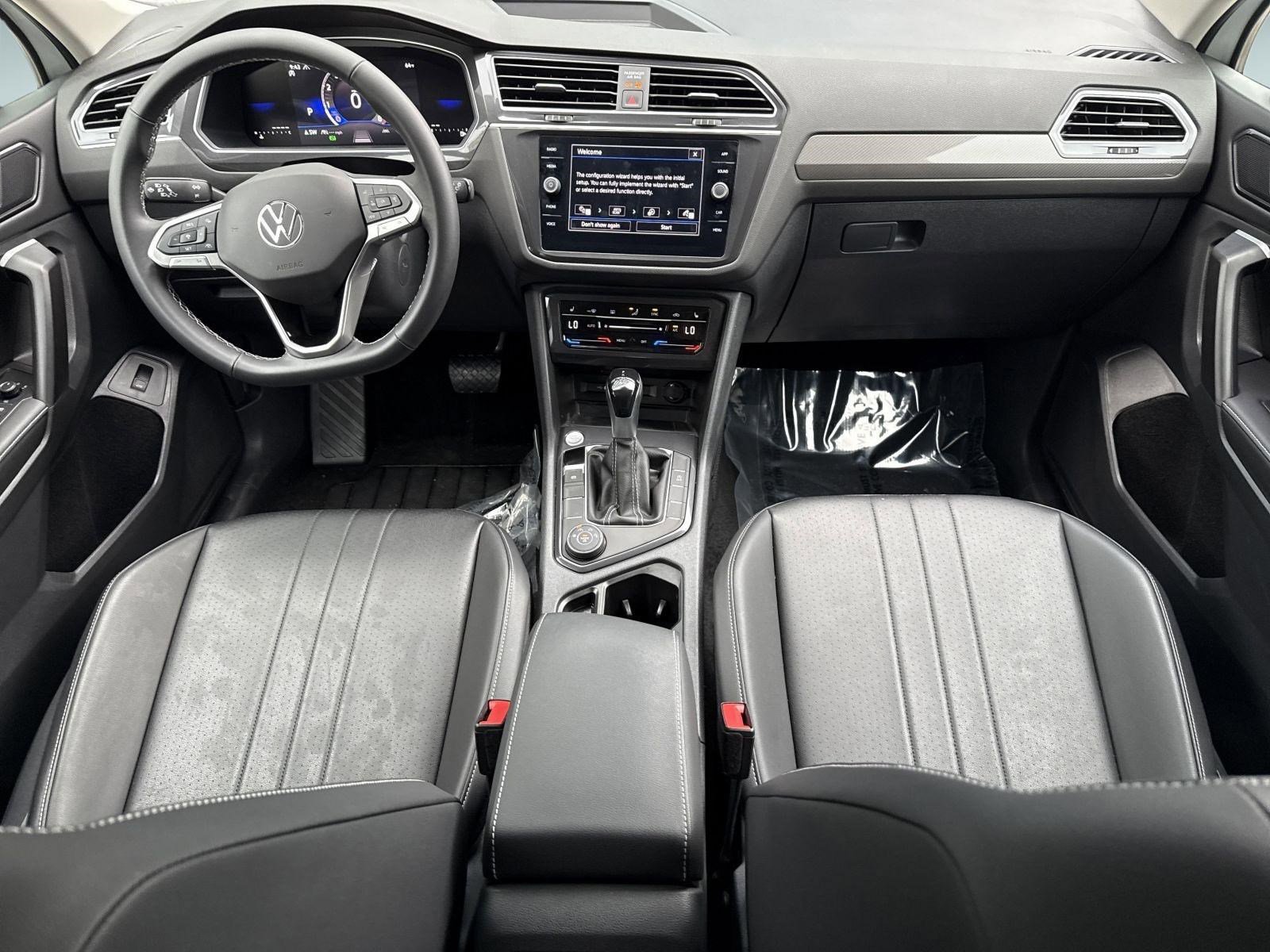 Used 2024 Volkswagen Tiguan SE AWD/4WD image 14