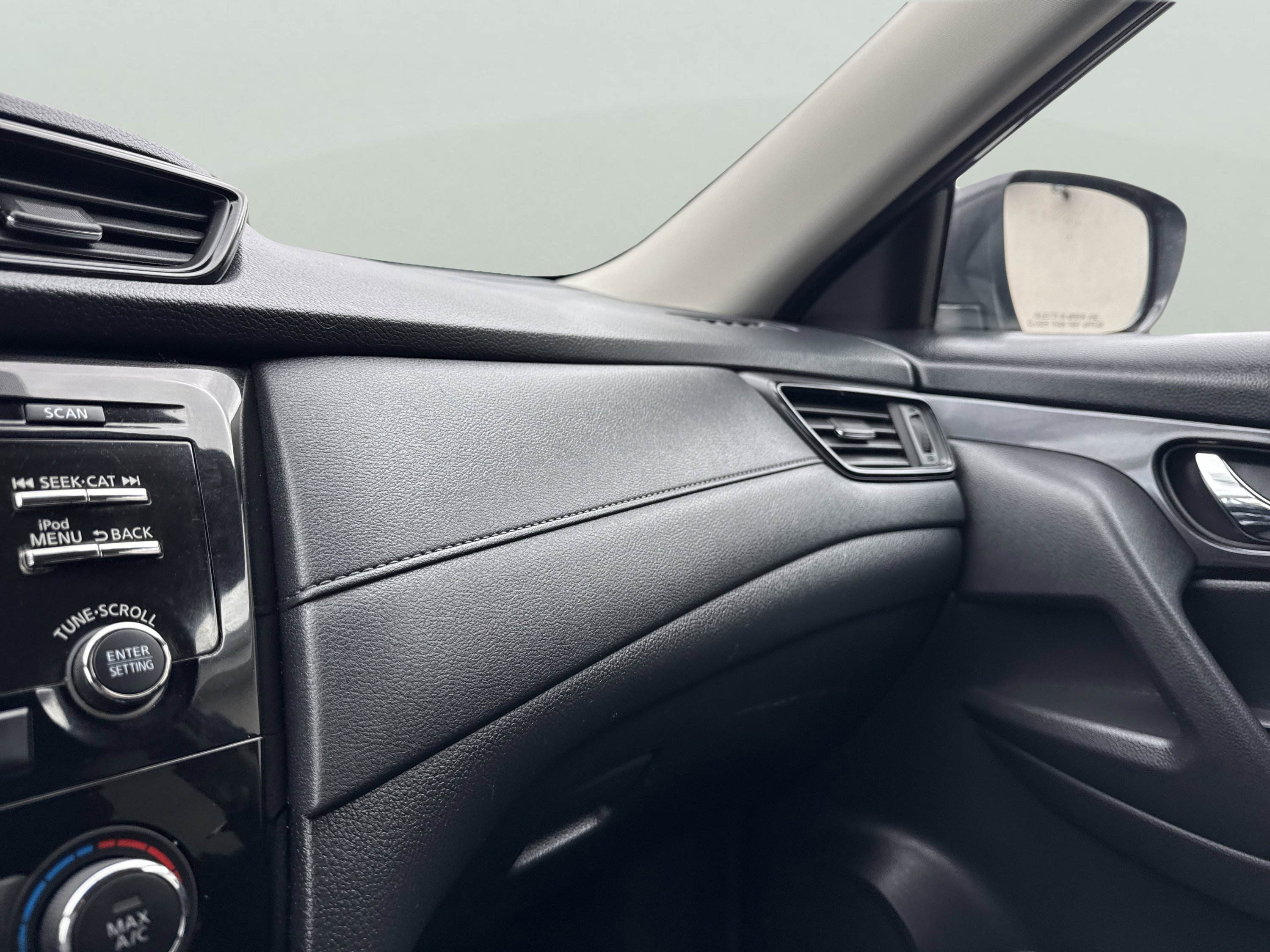 Used 2017 Nissan Rogue S image 19