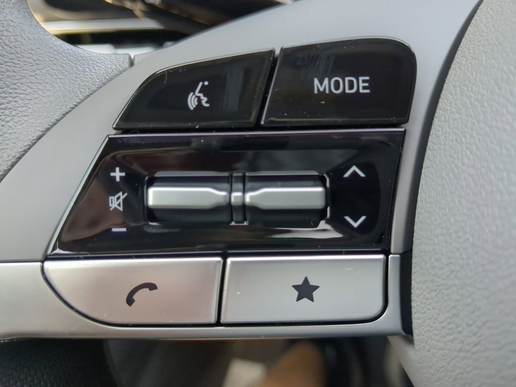 Used 2024 Hyundai Elantra Blue FWD image 15