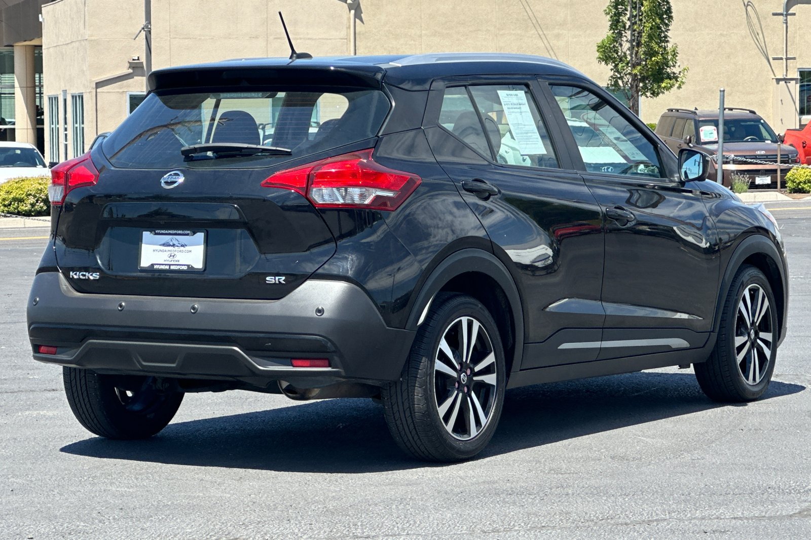 Used 2020 Nissan Kicks SR FWD image 4