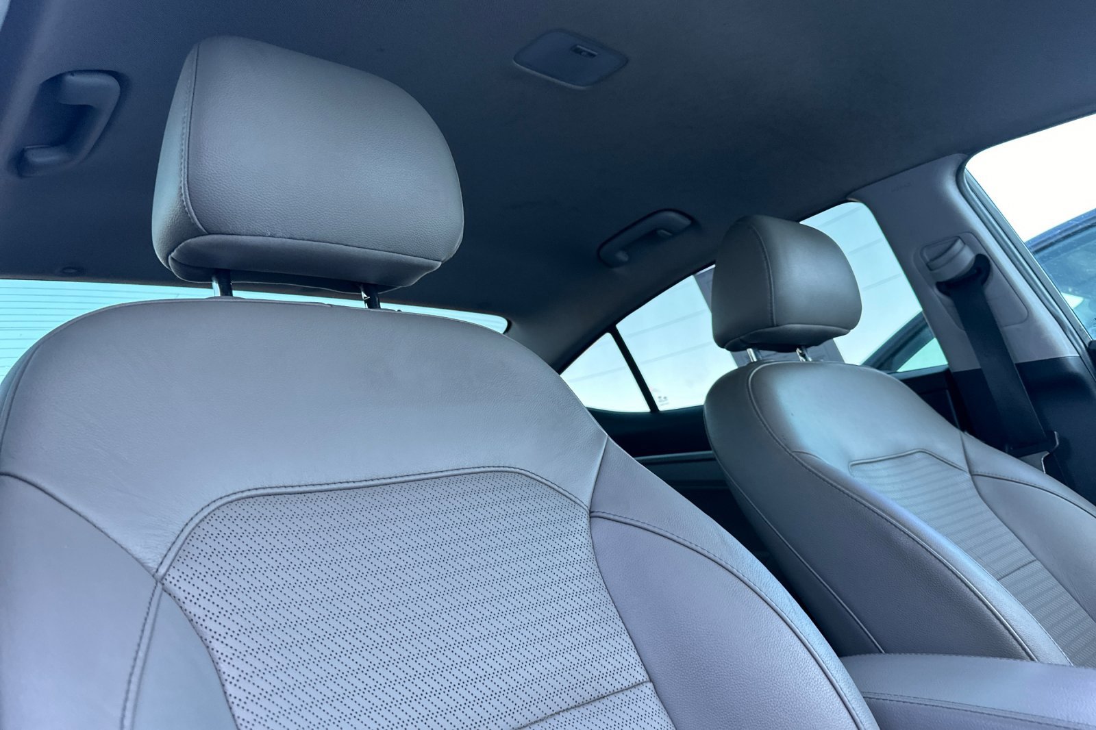 Used 2020 Hyundai Elantra Limited image 17