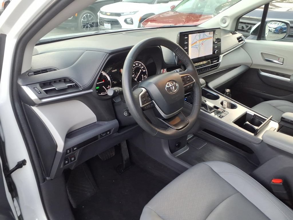 Used 2024 Toyota Sienna Limited AWD/4WD image 12