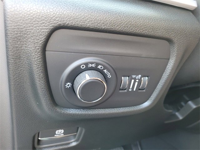 New 2025 Jeep Grand Cherokee Altitude image 20