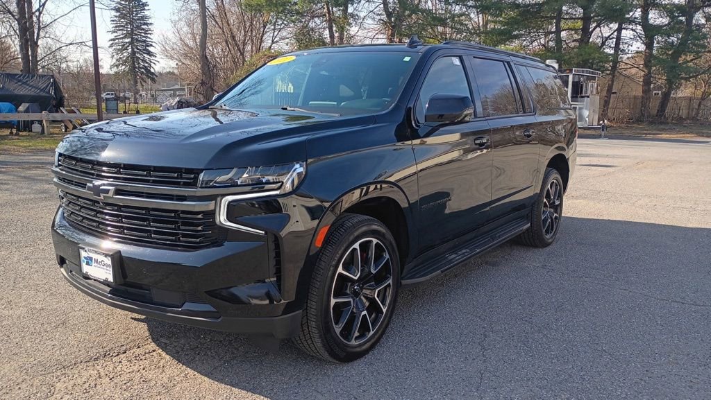 Used 2022 Chevrolet Suburban RST w/ Sport Performance Package AWD/4WD image 3