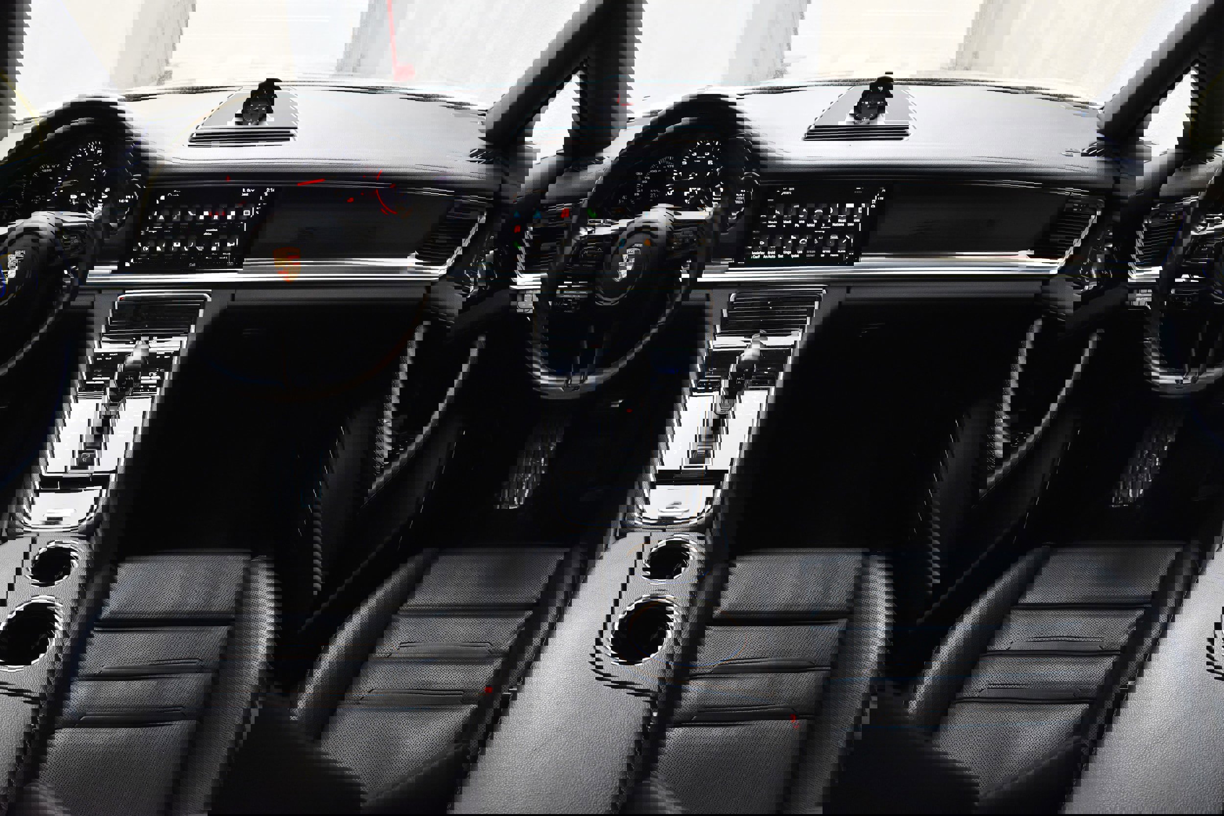 Used 2023 Porsche Panamera 4 Platinum Edition image 30