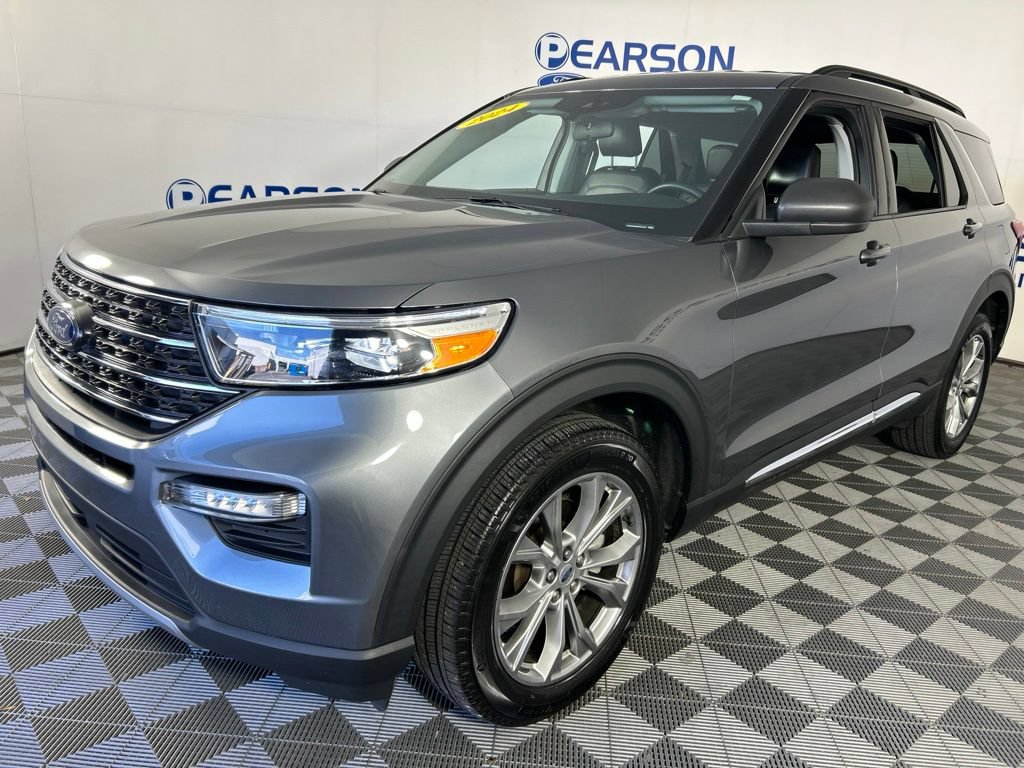 Used 2024 Ford Explorer XLT w/ Equipment Group 202A AWD/4WD image 1