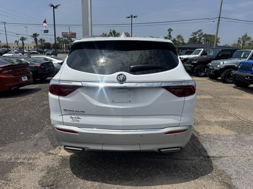 Used 2022 Buick Enclave Essence w/ Experience Buick Package FWD image 4