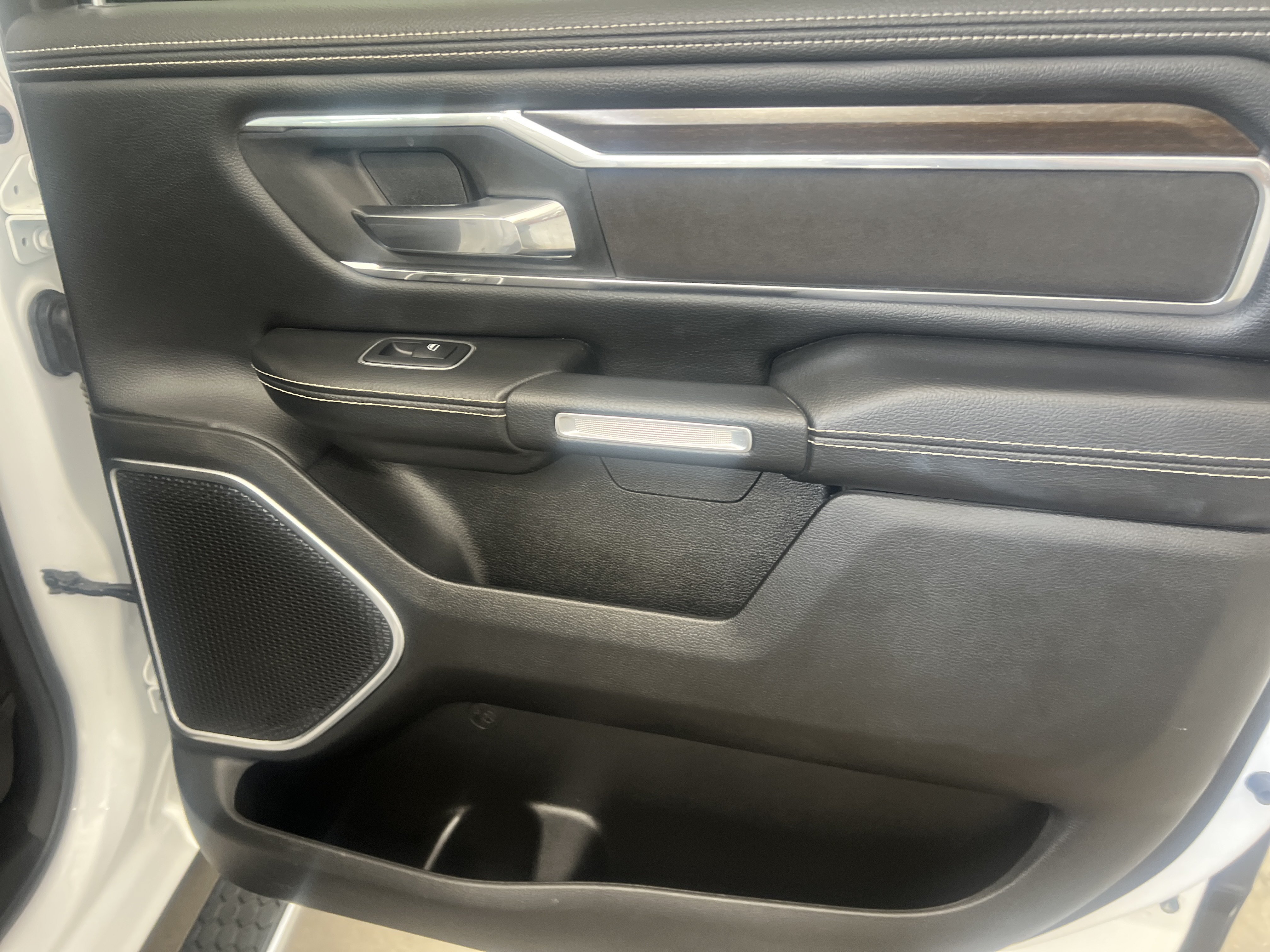 Used 2022 RAM 1500 Laramie AWD/4WD image 10