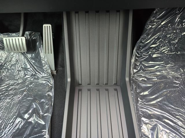 Used 2025 Tesla Cybertruck AWD Crew Cab image 40