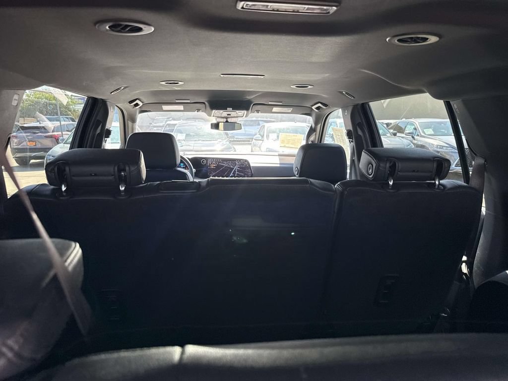 Used 2025 Chevrolet Suburban LT AWD/4WD image 9