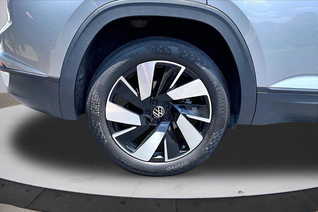 Used 2024 Volkswagen Atlas Cross Sport SE AWD/4WD image 34