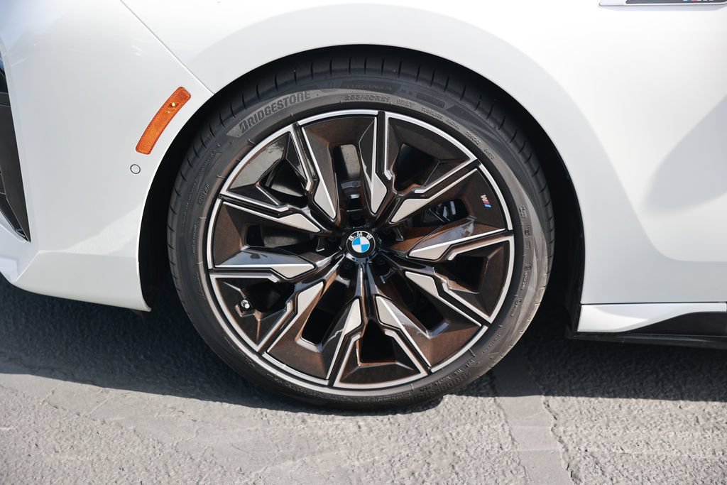 Used 2025 BMW i7 M70 w/ Executive Package AWD/4WD image 11