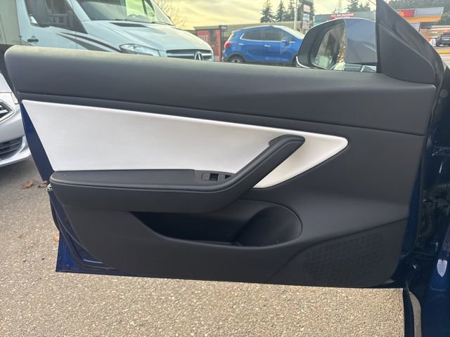 Used 2019 Tesla Model 3 Standard Range image 13