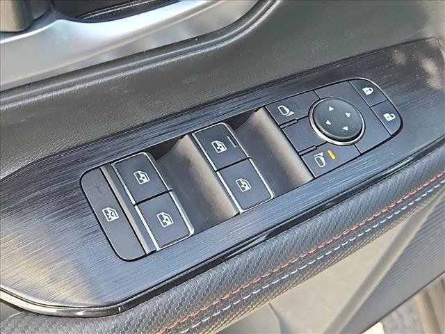 Used 2025 Nissan Kicks SR FWD image 8