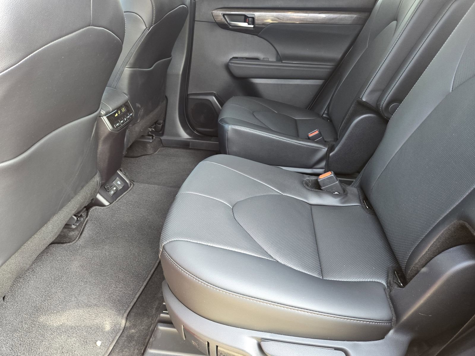 New 2026 Toyota Highlander Limited image 25