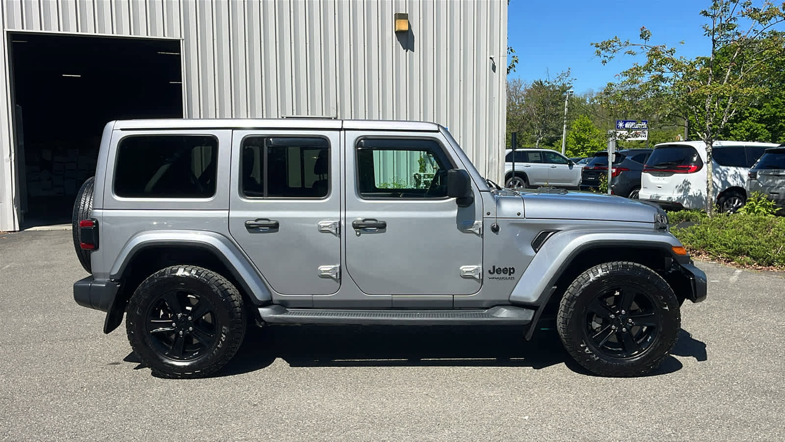 Used 2019 Jeep Wrangler Unlimited Sahara AWD/4WD image 8