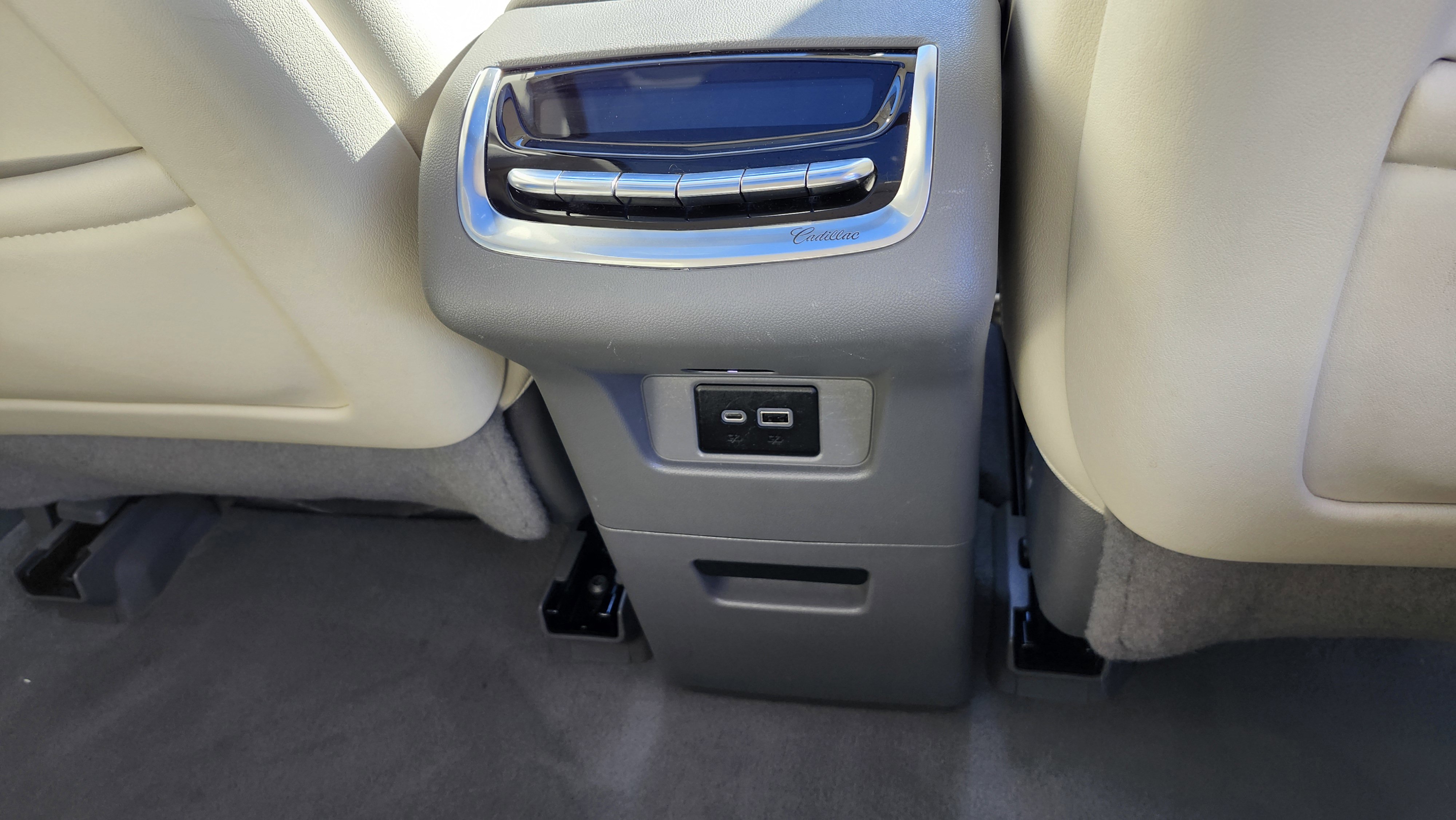 Used 2023 Cadillac XT6 Premium Luxury image 15