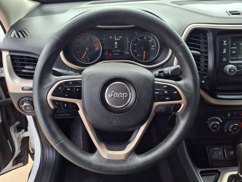 Used 2018 Jeep Cherokee Latitude FWD image 5