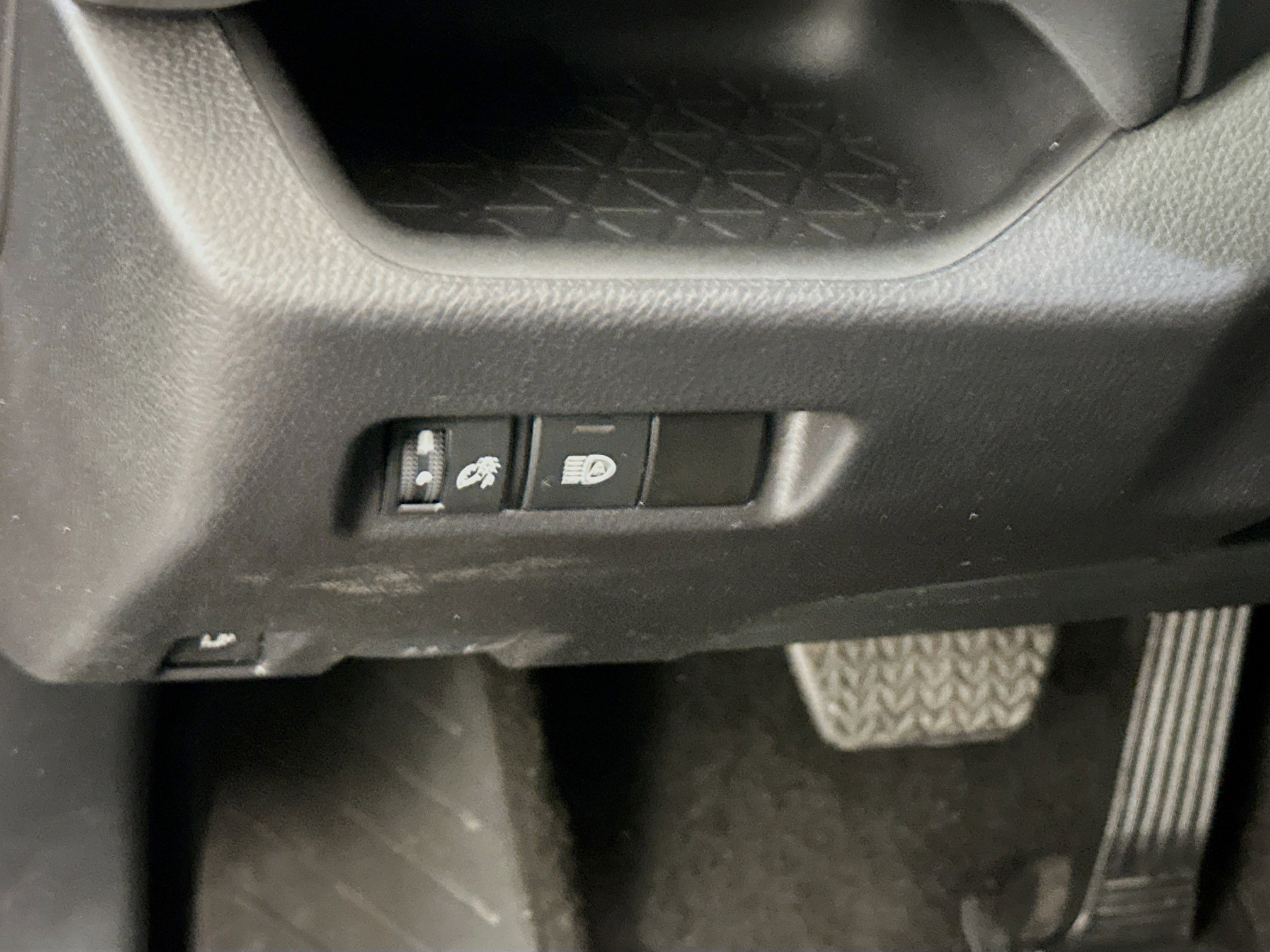 Used 2025 Toyota RAV4 XLE AWD/4WD image 17