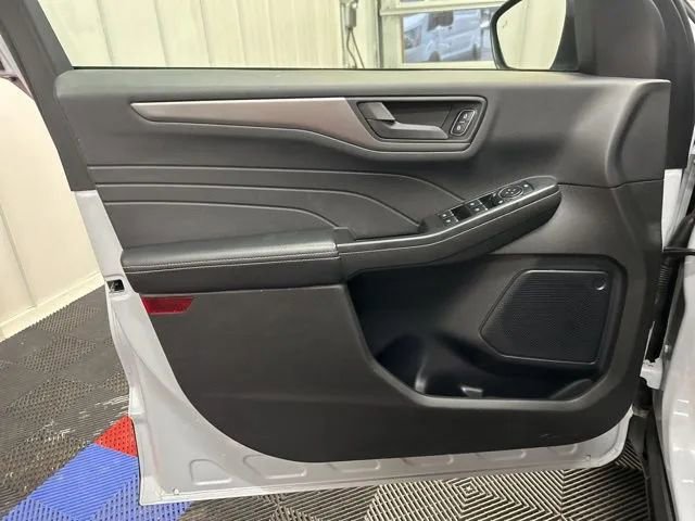 Used 2025 Ford Escape Active image 8