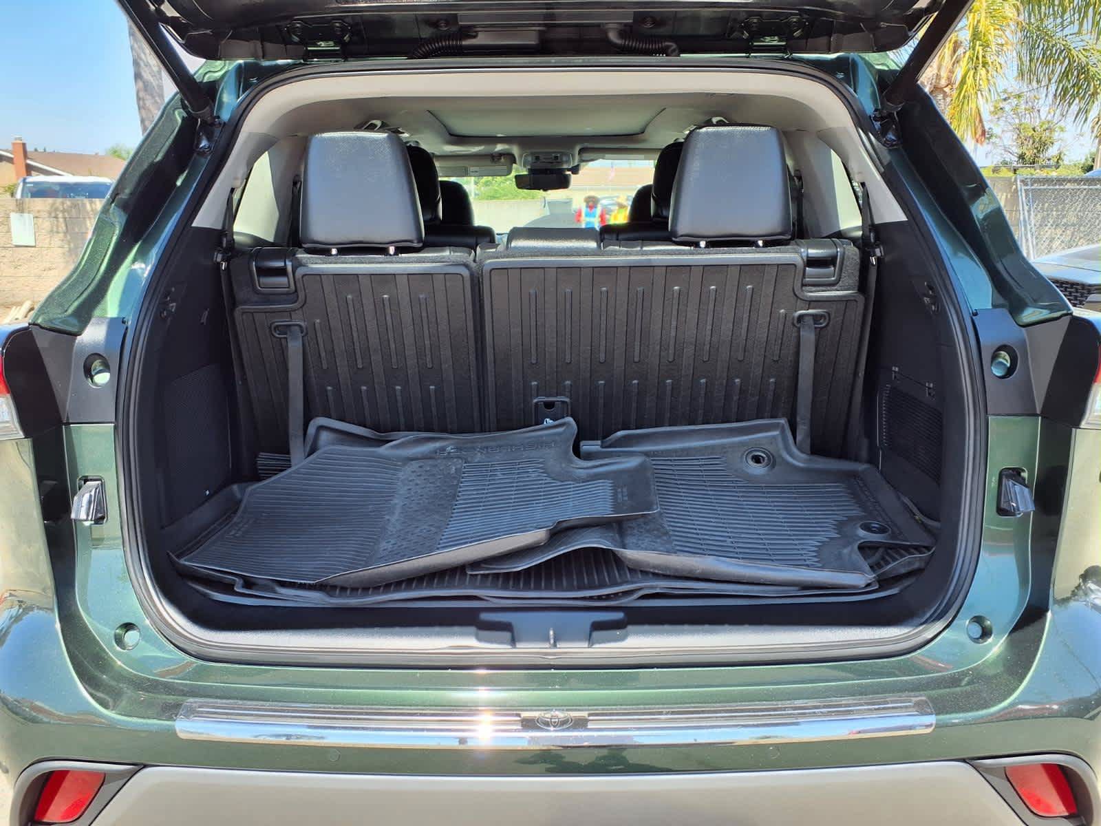 Used 2023 Toyota Highlander Platinum FWD image 8