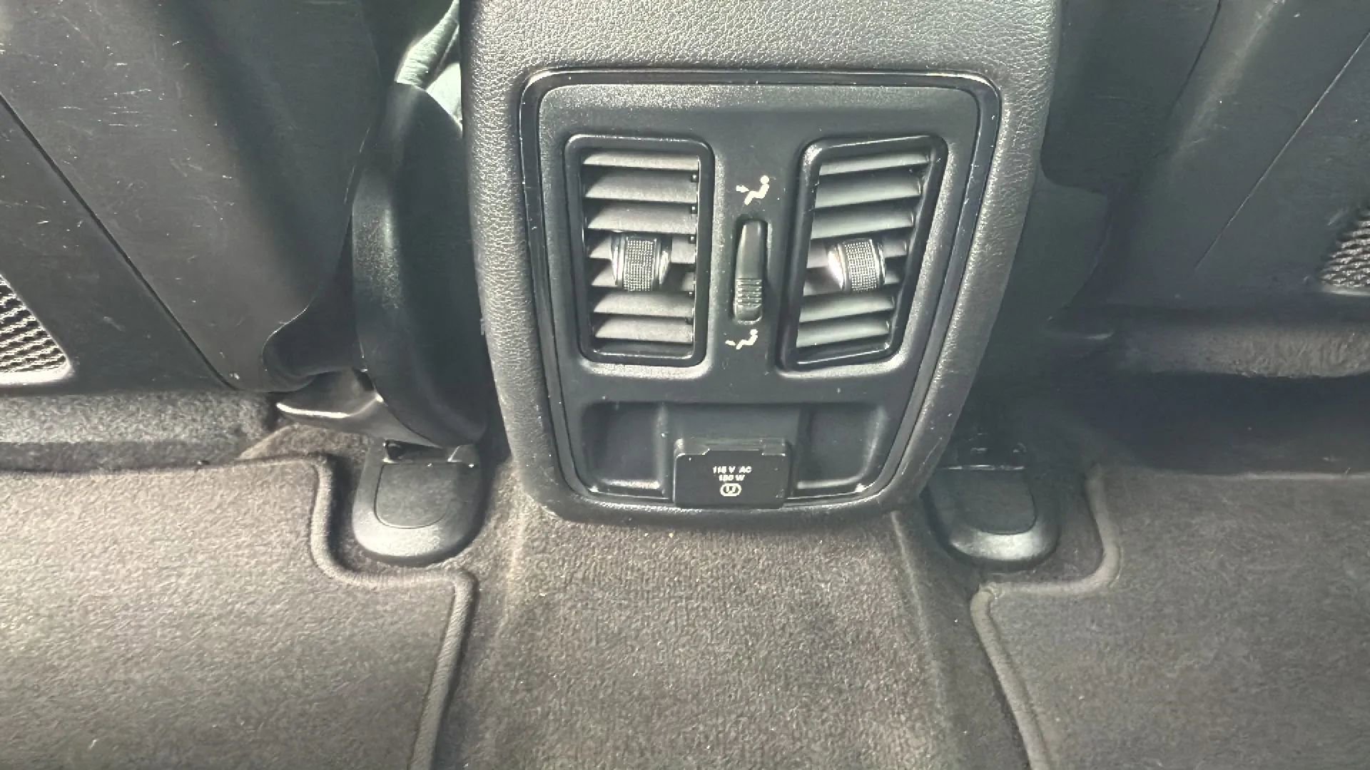 Used 2015 Jeep Grand Cherokee Altitude AWD/4WD image 28