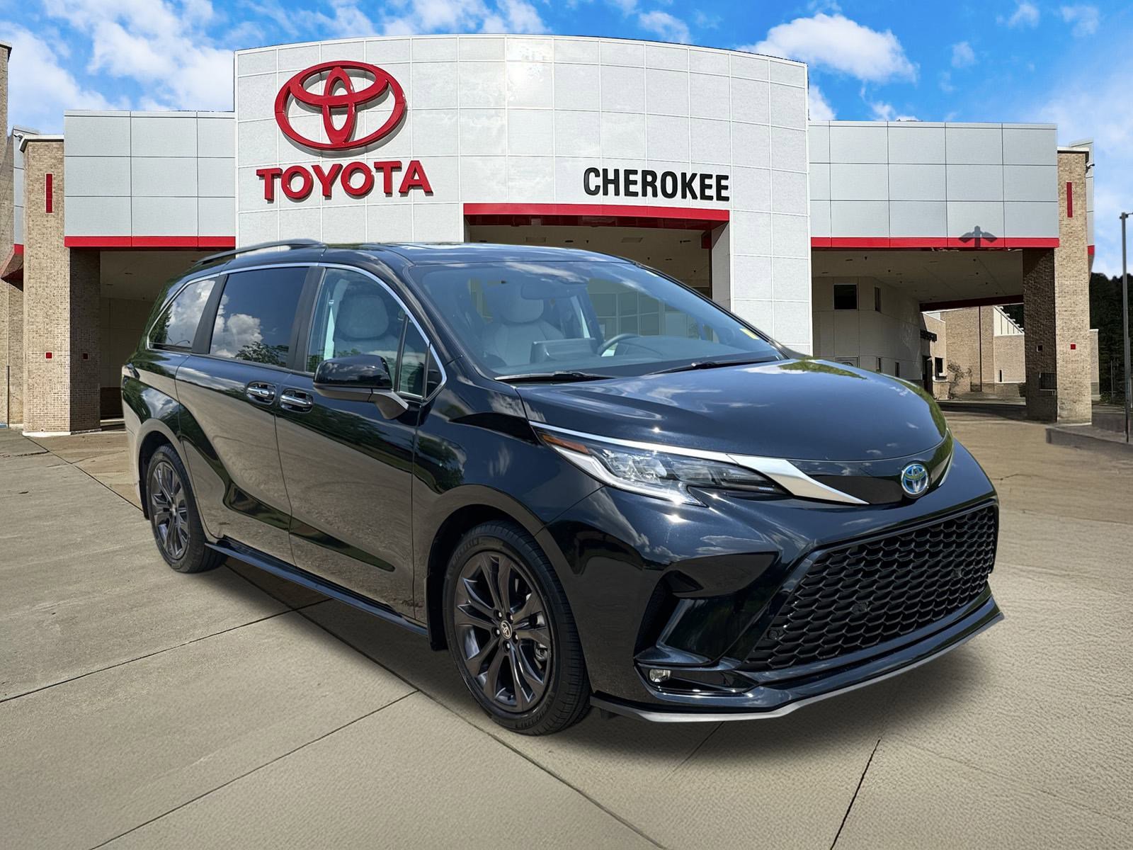 Used 2024 Toyota Sienna XSE w/ XSE Plus Package image 7